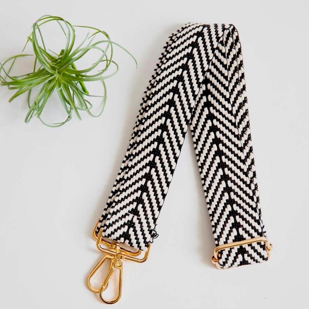 Adjustable Bag Strap To Give versatility To your handbags